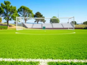 Czym są piłkochwyty i jaką pełnią funkcję na obiektach sportowych